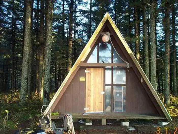 HOOK POINT CABIN