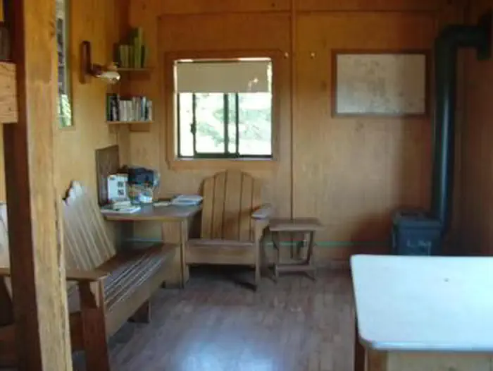 ROBBS HUT