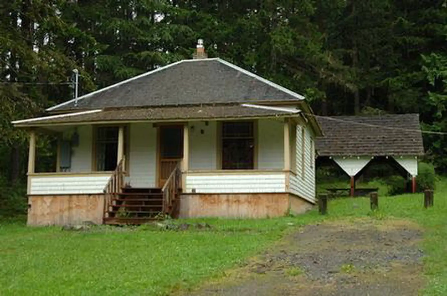 LOUELLA CABIN